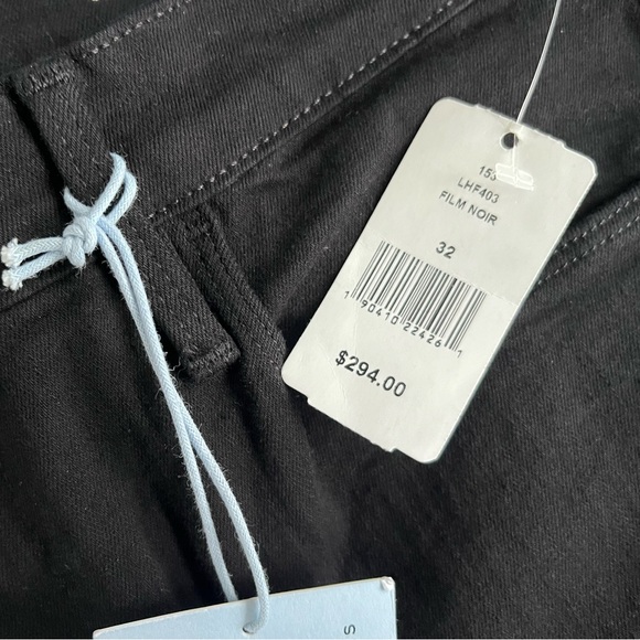 FRAME Le High Flare
in Film Noir - Picture 12 of 16